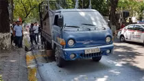 Xe chở sơn bốc cháy trên phố Phan Đình Phùng