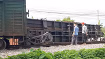 Công bố nguyên nhân tàu hỏa trật bánh, lật toa ở Nam Định