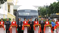 Thí điểm xe bus năng lượng mặt trời trên đảo Cát Bà 