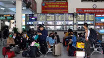 Hà Nội: Muôn cảnh người dân “chật vật” về quê nghỉ Tết