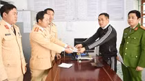 Công an huyện Kim Sơn trao trả tài sản cho người bị mất