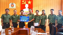 Thăm, tặng quà Công an Quảng Nam