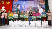 Thay mặt gửi tình miền Trung 