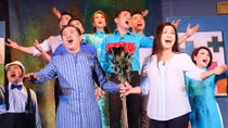Sân khấu đã khó còn gặp cái “éo le”