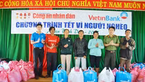 Ấm áp tình người chuyến quà ngày giáp Tết