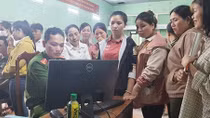 Rút gọn đám cưới để cùng đồng đội làm căn cước công dân