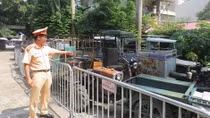 “Trị bệnh” xe tự chế, chở hàng cồng kềnh nơi cửa ngõ Thủ đô