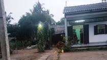 Người phụ nữ bỏ lại chồng vào chuồng heo treo cổ lúc nửa đêm