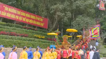 Tình yêu nguồn cội và thống nhất lòng người