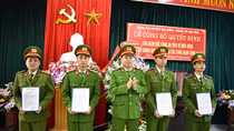 Công bố quyết định về việc điều động cán bộ công an chính quy