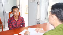 Va quệt xe dẫn tới đâm nhau trọng thương