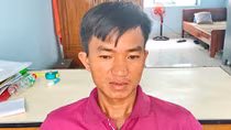 Chủ thầu bị đánh gục khi đang âu yếm với vợ của thợ xây