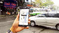 Việt Nam có thể cần một “phiên toà” để giải quyết vấn đề Uber, Grab