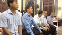 Lãnh đạo nói mình “làm đúng”, thuộc cấp bật khóc… (!)