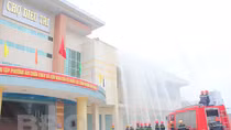 Cháy ki-ốt ở chợ Diêu Trì khi trời đang mưa