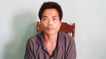 Bắn chết bạn vì nghi lấy trộm đèn pin