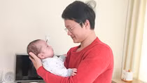 Mùa xuân đầu tiên của bé Gấu - con trai Thiếu úy Đậu Thị Huyền Trâm