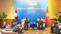 Bộ trưởng Ngô Xuân Lịch gặp gỡ song phương các bộ trưởng Bộ Quốc phòng