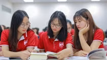 Giải pháp nào điều chỉnh bất cập của chính sách học phí?