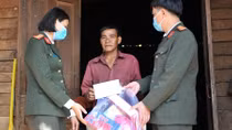 Sẻ chia “hơi ấm” Tết yêu thương đến với đồng bào Tây Nguyên