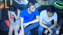Hàng chục nam thanh nữ tú "chơi" ma túy, nhẩy múa điên cuồng trong quán karaoke