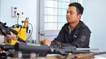 Thợ cắt tóc bị bắt cùng 4 khẩu súng tự chế và hàng trăm viên đạn
