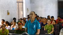Mâu thuẫn trên bàn nhậu, dùng dao đâm chết bạn
