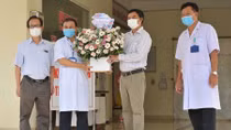 Bệnh nhân mắc COVID-19 từng nguy kịch ở Đắk Lắk xuất viện
