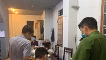 Rủ nhau ăn nhậu trong mùa dịch, 7 người bị xử phạt 35 triệu đồng