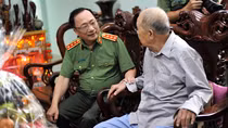 Thứ trưởng Nguyễn Văn Thành thăm cán bộ lão thành và gia đình các Liệt sỹ CAND tại Đắk Lắk