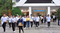 Đắk Lắk cho học sinh khối 9 và 12 đi học trở lại từ 27/4