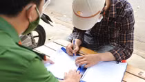 Nhiều người dân TP Buôn Ma Thuột vẫn cố tình vi phạm giãn cách xã hội