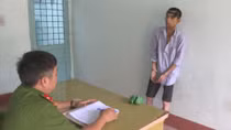 Mâu thuẫn tình cảm, dùng súng bắn người tình rồi bỏ trốn
