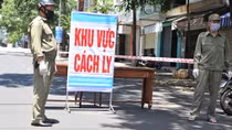 Chốt chặn một thôn vì có người nghi nhiễm COVID-19