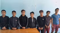 Đang ngồi uống rượu, bị chém tử vong