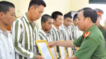 Trại giam Đắk P’lao công bố quyết định tha tù trước thời hạn có điều kiện