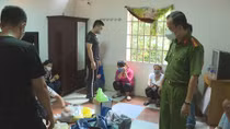 19 con bạc thuê nhà nghỉ sát phạt giữa mùa dịch