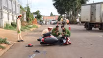 Tránh ô tô, hai xe máy đối đầu khiến hai người thương vong