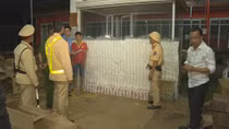 Hơn 22.000 bao thuốc lá lậu được nguỵ trang trong xe tải