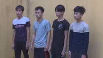 Nhóm thanh niên dùng bình hơi cay chặn đường phụ nữ rồi cướp