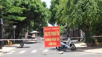 Phong toả hàng nghìn người dân liên quan đến ca mắc COVID-19
