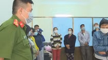 Bắt sới bầu cua tổ chức ăn thua hàng trăm triệu đồng