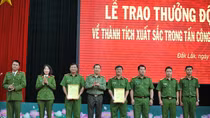 Công an Đắk Lắk khen thưởng 2 tập thể có thành tích xuất sắc 