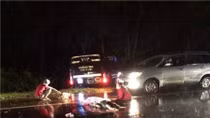 Xe máy va chạm xe khách, 2 thanh niên chết thảm