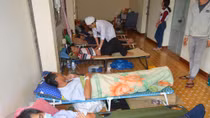 Hành lang, nhà kho bệnh viện kín đặc bệnh nhân vì sốt xuất huyết