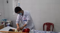 Chị tử vong, em nguy kịch sau khi ăn bánh mì và mì tôm