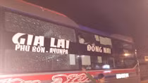 Truy bắt nhóm đối tượng ném đá xe khách trên đường Hồ Chí Minh