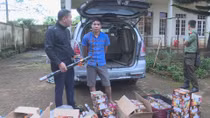 Con nghiện đi buôn pháo lậu