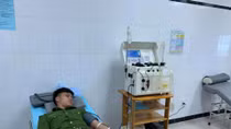 Cảnh sát hiến máu hiếm cứu bệnh nhân nguy kịch