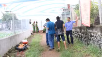2 thanh niên nằm chết bất thường bên vệ đường